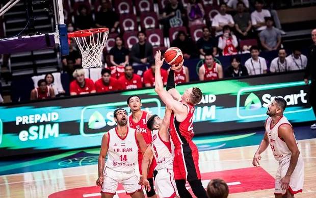 ac米兰体育官网-马德里竞技碾压波兰,阿拉巴三分雨点燃全场