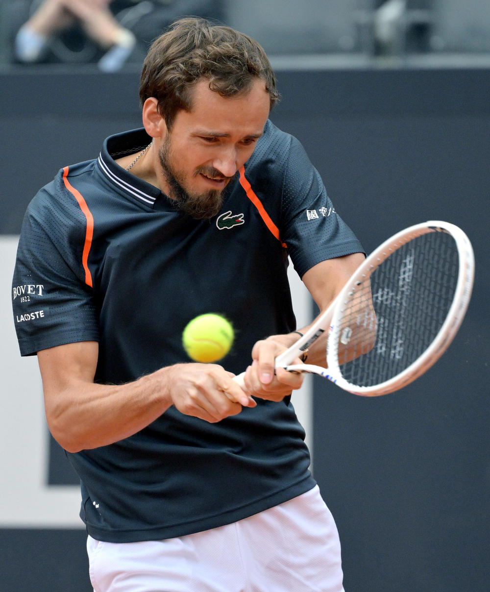 意大利网球队完胜世界网球队，梅德韦杰夫打破历史纪录的简单介绍