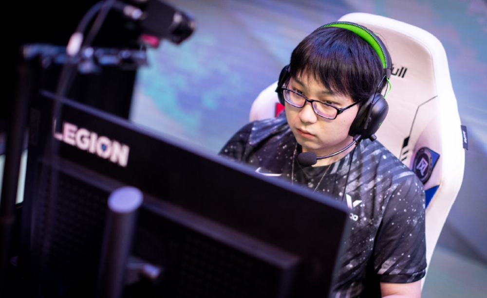 米兰体育官网-包含FPX逆转EG，Caps高光表现的词条