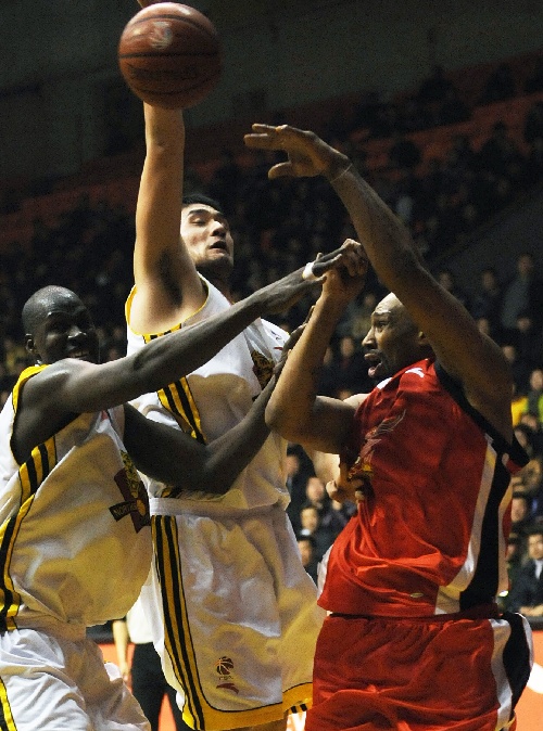 陕西客场击败吉林，取得胜利的简单介绍