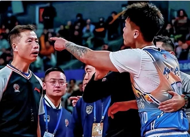 米兰APP下载-包含裁判公正性受质疑，球员情绪失控！的词条