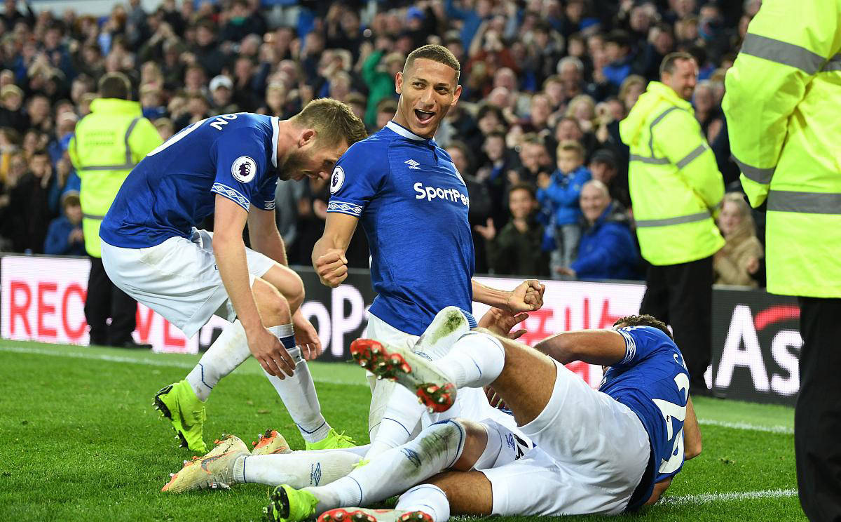 包含埃弗顿队终结不败纪录，球员表现有交差的词条