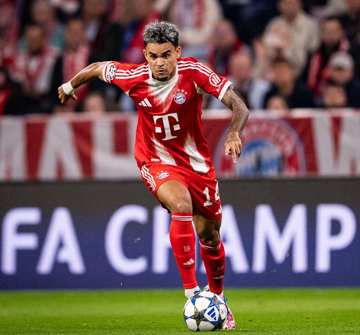 米兰APP下载-包含阿贾克斯客场2比1击败赫伦芬的词条