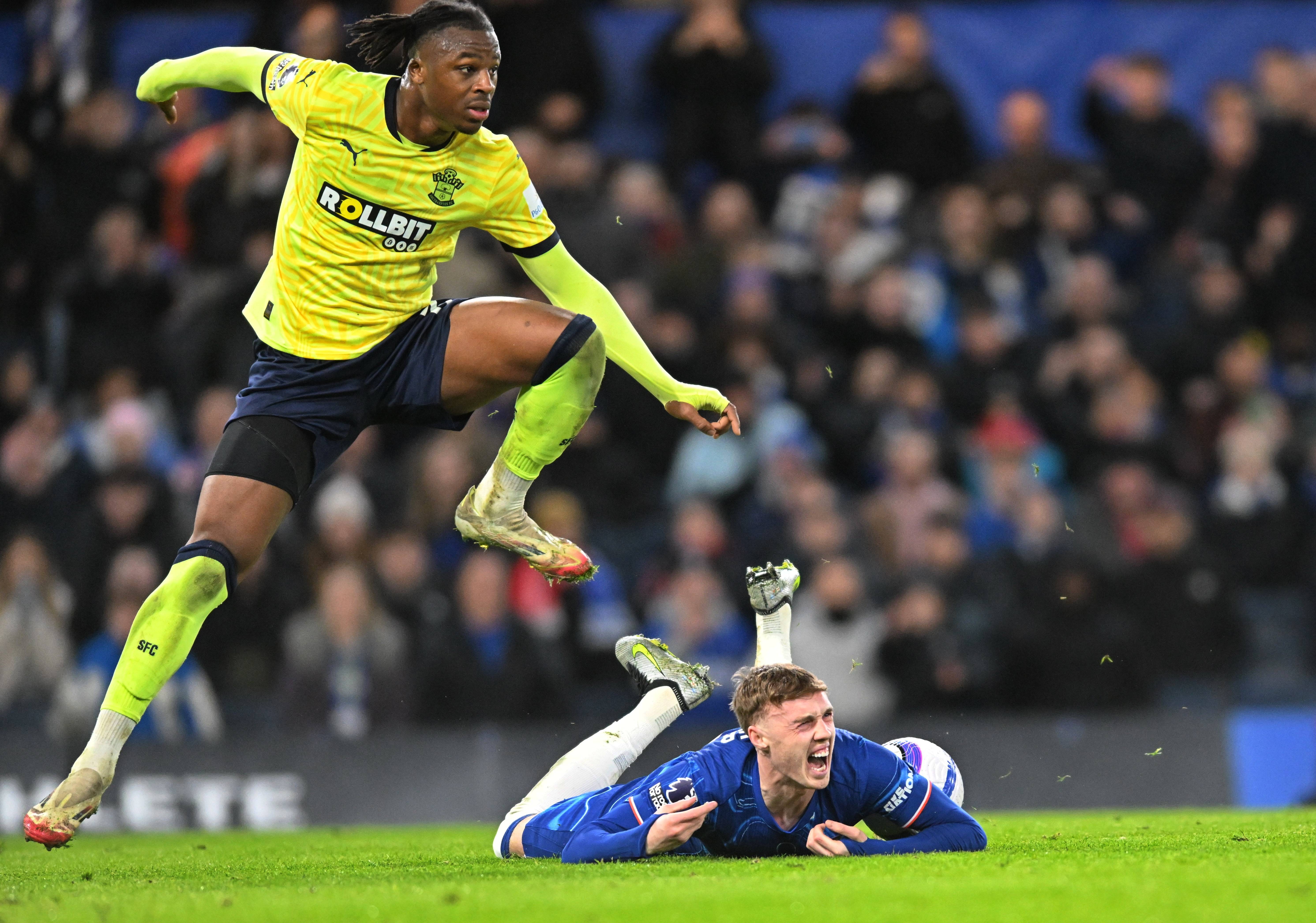 关于南安普敦遭遇连败，保级火线面临巨大挑战的信息