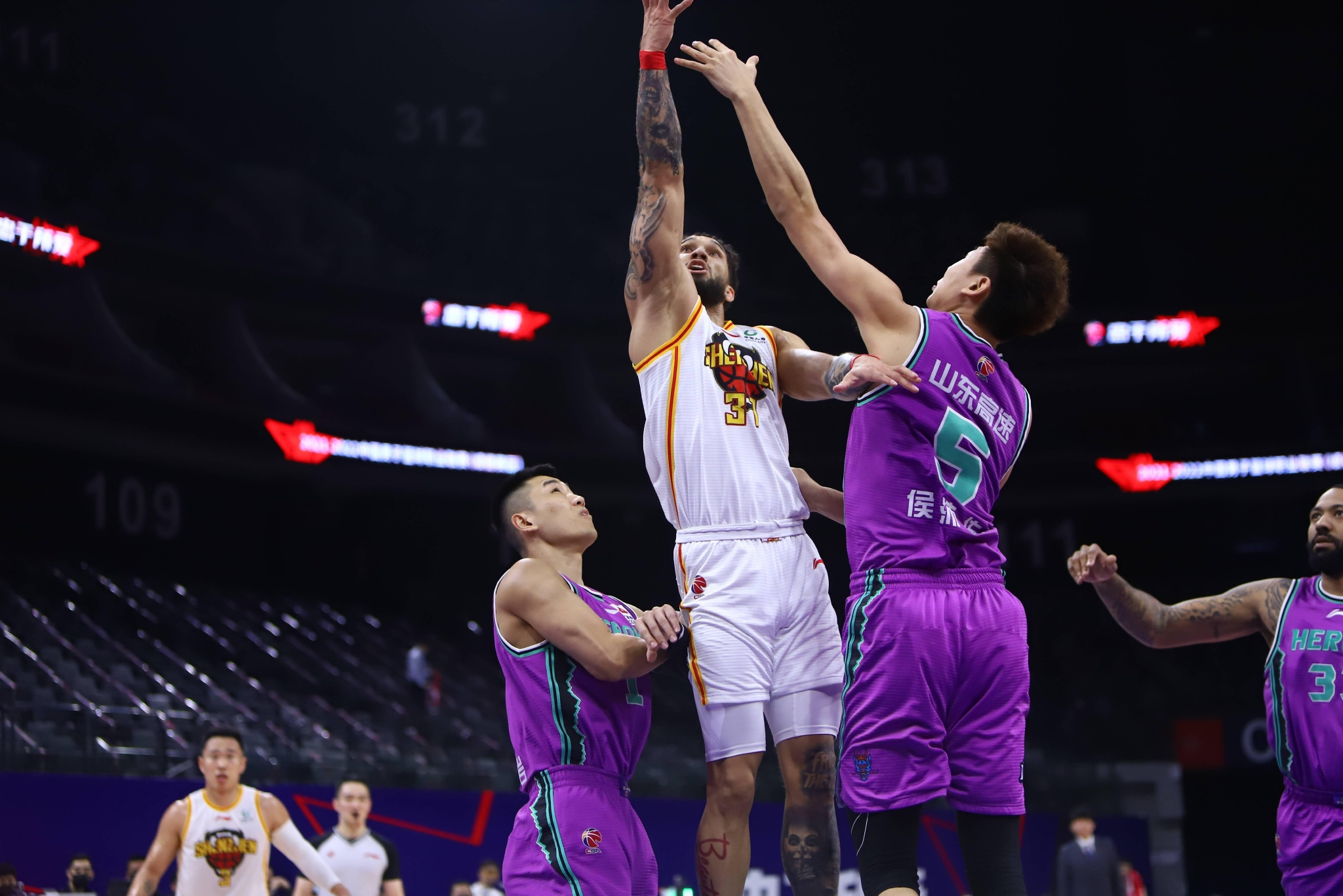 米兰登录入口-关于76人险胜深圳队，布克带队取胜的信息