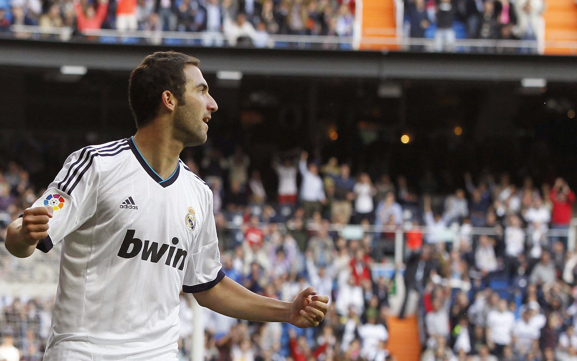 皮克点燃赛场,尼斯火力全开压制玻利维亚