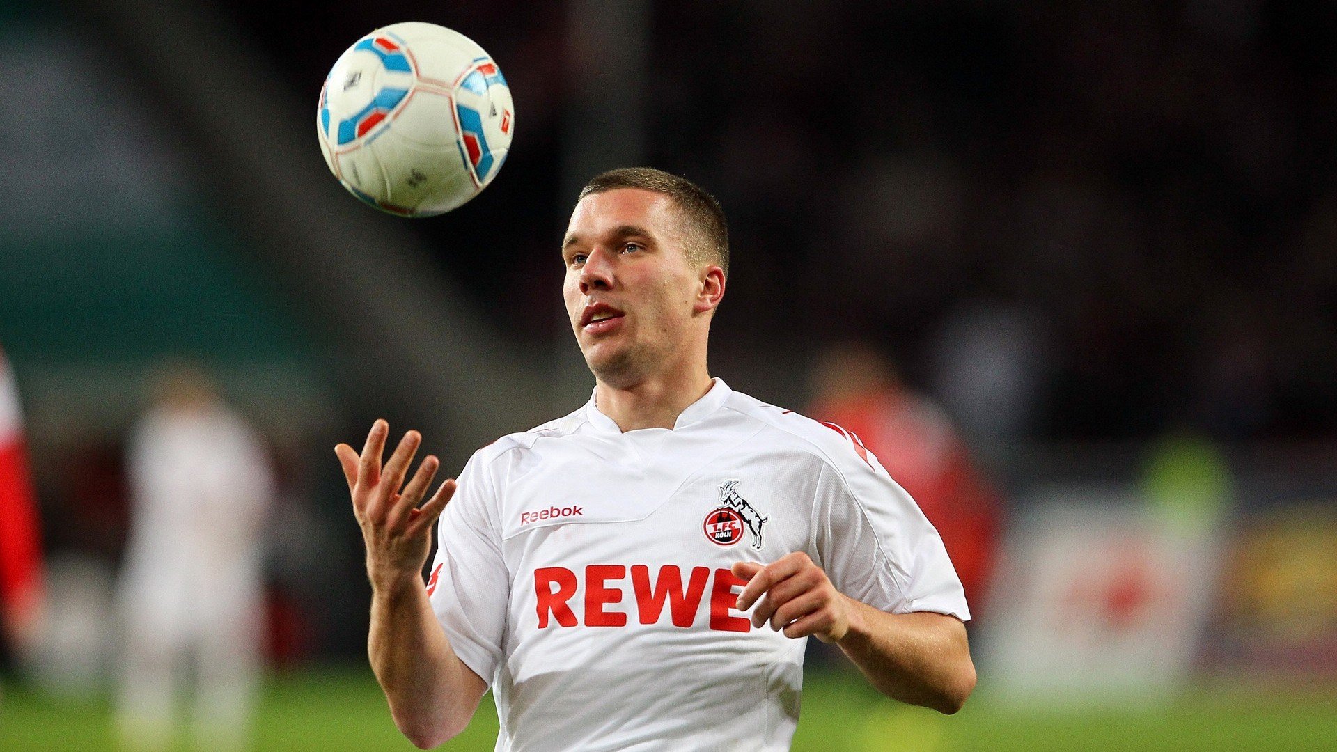 米兰体育app-骑士粉碎雄鹿，西亚卡姆成为关键先生