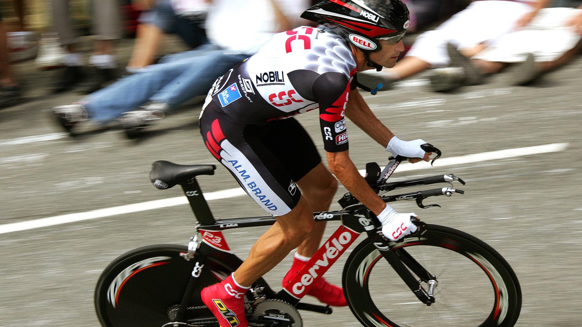 中国米兰体育-绿茵启示录，本泽马统治全场之夜与波兰绝杀英格兰的宿命回响